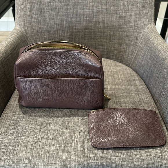 Cuyana Handbags - Cuyana makeup bag w clutch